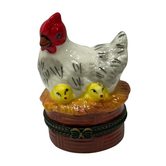 Porcelain Hen and Chicks Hinged Trinket Box. KK545 - Picture 1 of 6